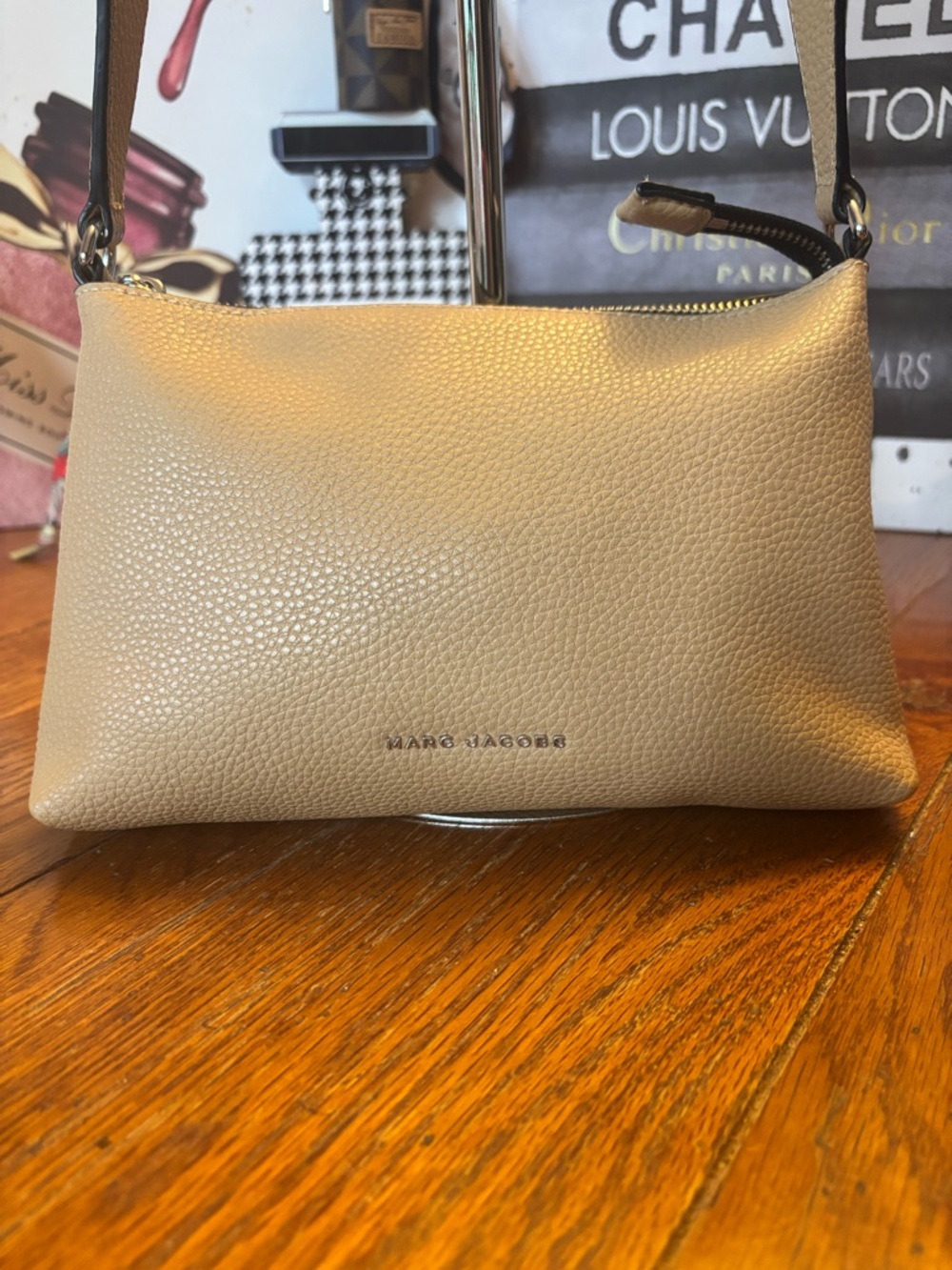 Marc Jacobs M0015322 Pebbled Leather Crossbody Bag Beige Tan Adjustable Strap